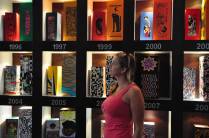 Admirando coleção de garrafas de tequila, na cidade de Tequila, no México